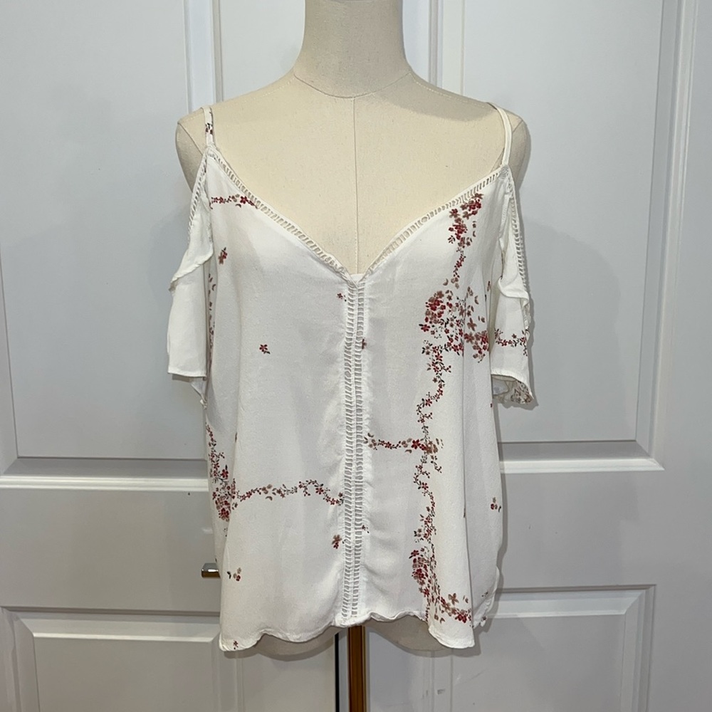 Gorgeous Floral Top!